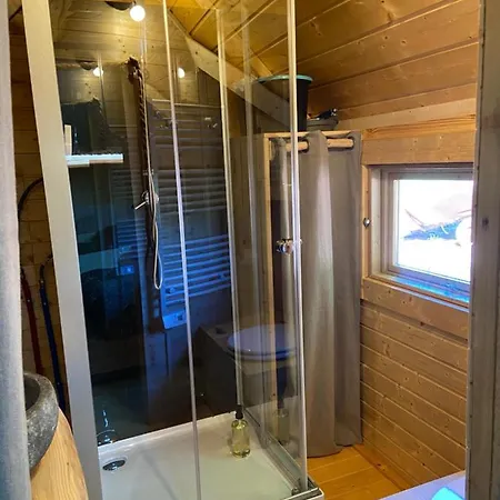 Cabane, Kota Desire *