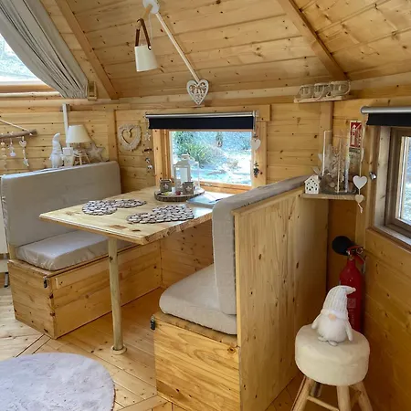 Chalet Cabane, Kota Desire