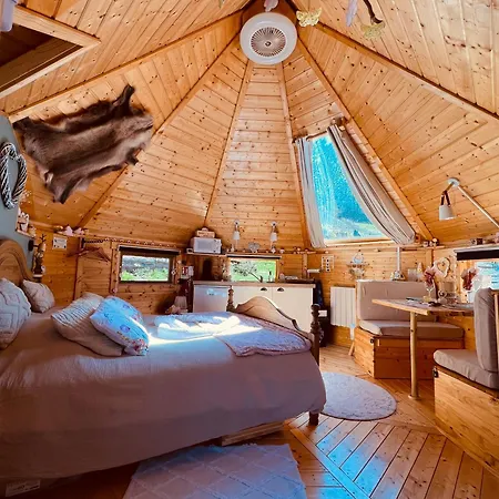 Chalet Cabane, Kota Desire