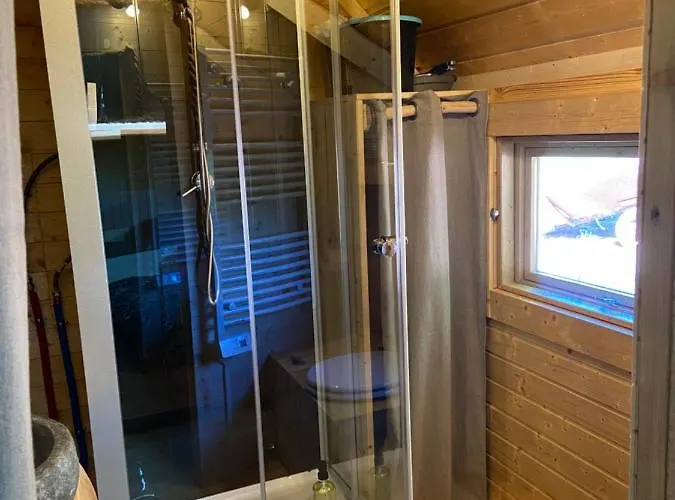 Cabane, Kota Desire *