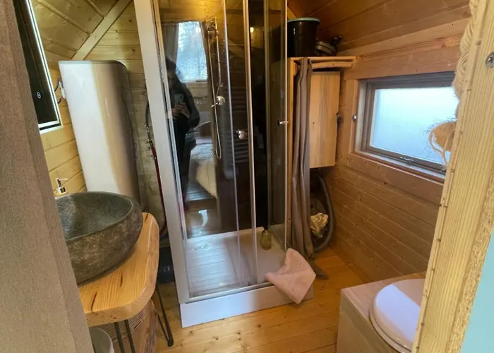 Cabane, Kota Desire *