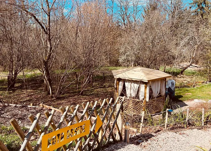 Chalet Cabane, Kota Desire